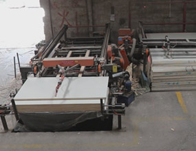 无人操作全自动锯边机